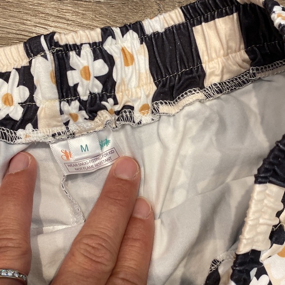 NWOT Shirley & Stone lounge butter soft shorts size medium - Picture 3 of 4